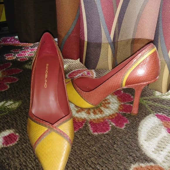 Pumps - Picture 2 of 4